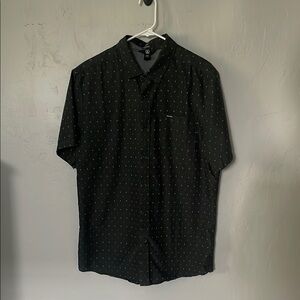 Men’s XL Volcom Casual Black Button Down Shirt with Short Sleeve